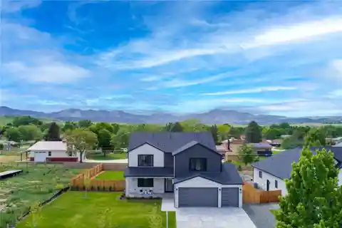 Modern Mountain Retreat with Stunning Outdoor Living