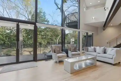 Unique Residence in Turtle Creek Bend