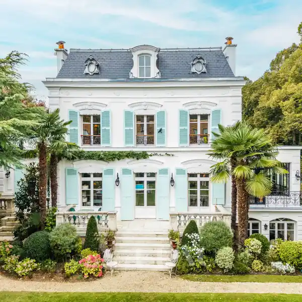 EXCEPTIONAL RENOVATED MANSION STEEPED IN HISTORY