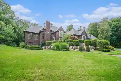 Luxury Living with Country Tranquility
