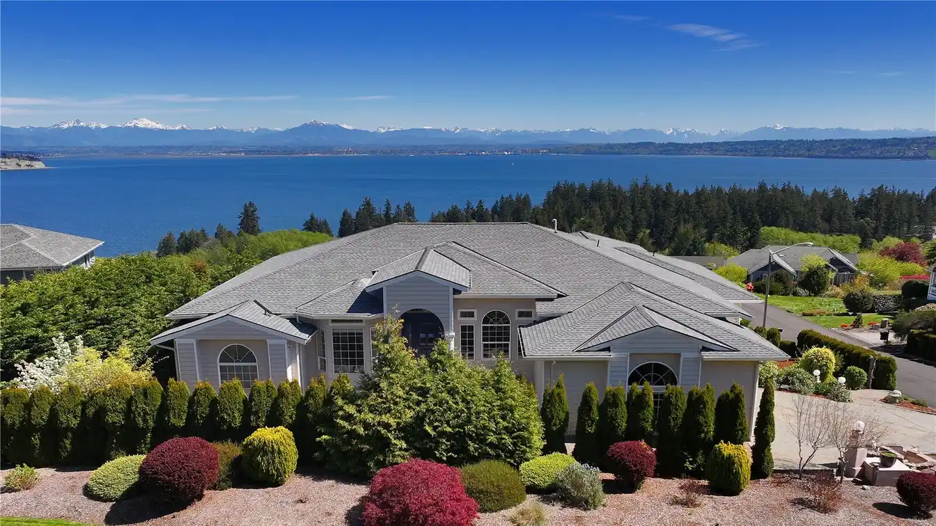 Luxury Living in Highly Desirable Spinnaker Ridge