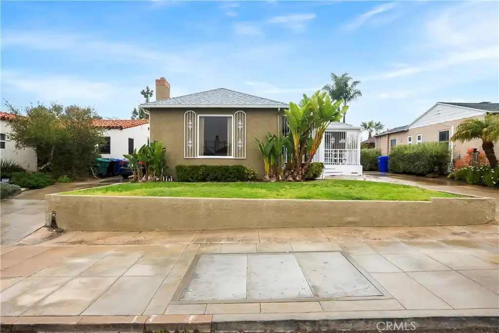 Charming Home in Gated Talmadge