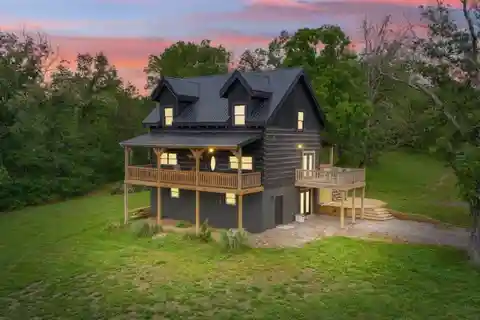 Rustic Charm Meets Modern Comfort