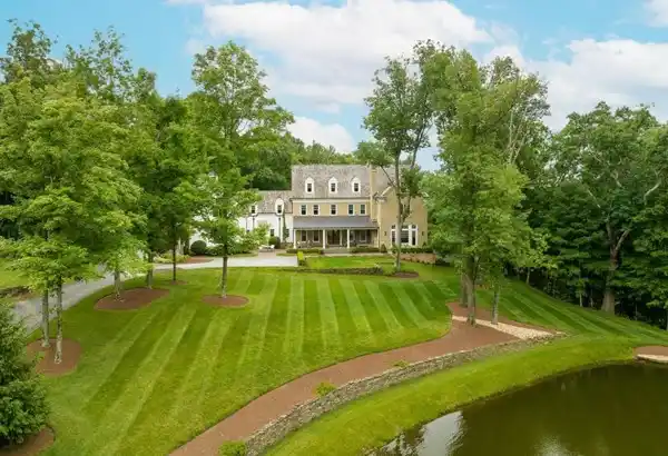 UNPARALLELED CUSTOM-BUILT ESTATE