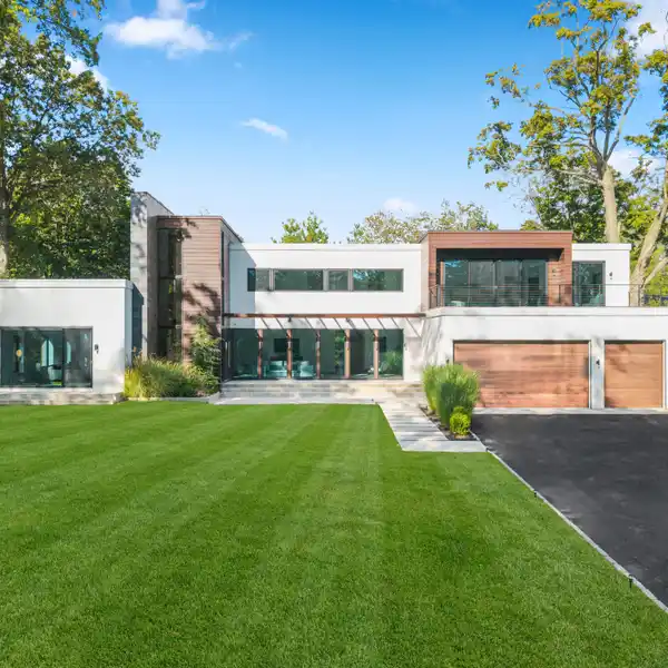 EXTRAORDINARY CONTEMPORARY HOME IN PRESTIGIOUS ORIENTA POINT