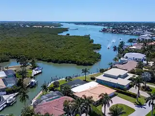 Serene Boater's Oasis