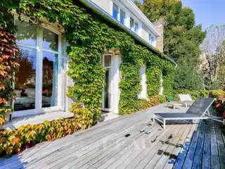 Renovated Residence with Beautiful Appointments