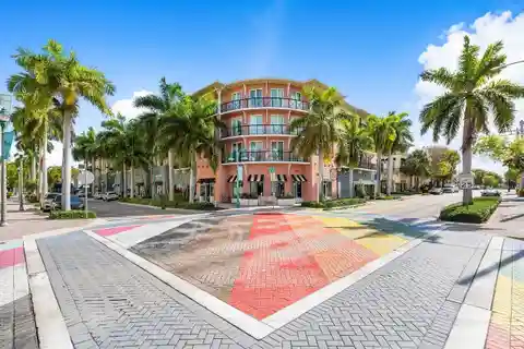 Stunning Turn-key Condo in Astor