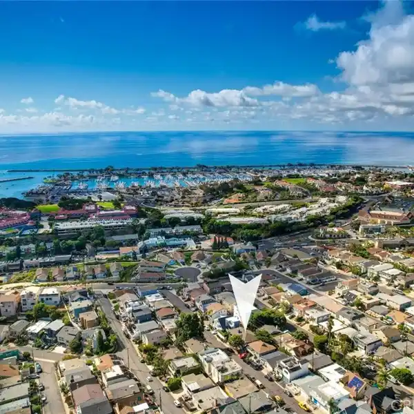 COASTAL ELEGANCE WITH DESIGNER UPGRADES AND ENTERTAINER’S BACKYARD