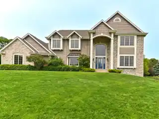 Luxurious Home in Family-friendly Setting