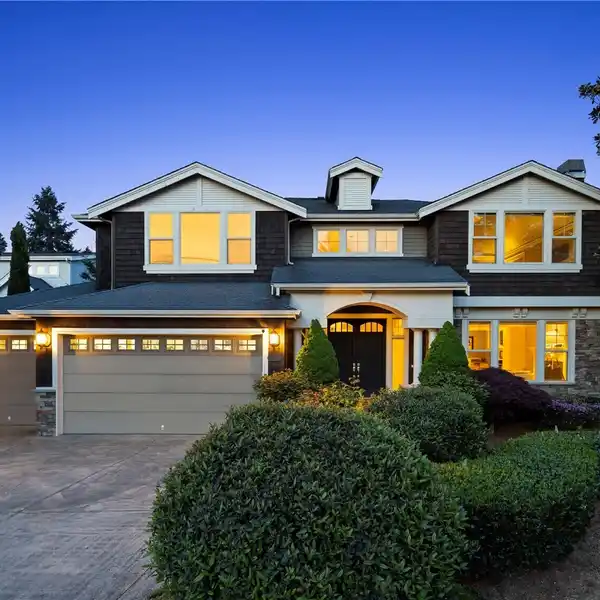 QUINTESSENTIAL KIRKLAND LUXURY HOME