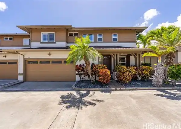 ULTIMATE CONVENIENCE AND HAWAII KAI LIFESTYLE