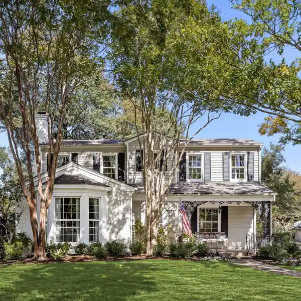 CLASSIC RETREAT WITH INVITING MODERN WARMTH