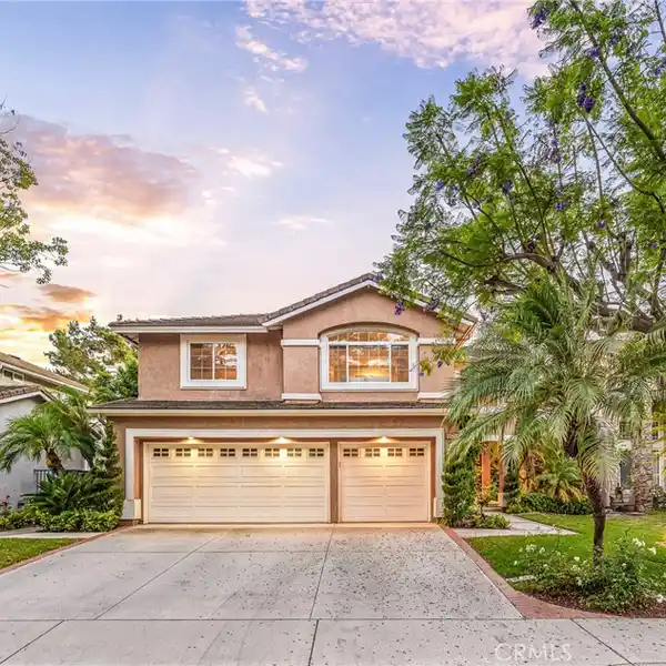 SUNLIT SOPHISTICATION IN GUARD-GATED COMMUNITY