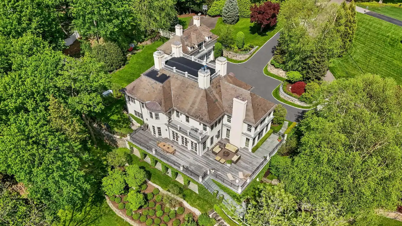 Distinguished Home in a Graceful Setting