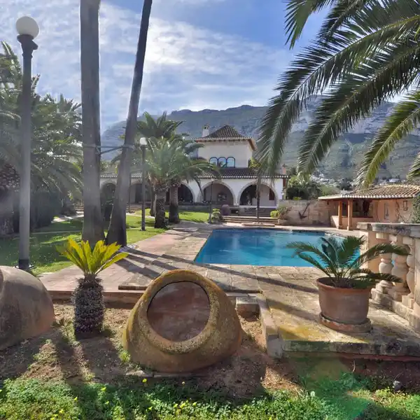 EXCLUSIVE PROPERTY IN DENIA