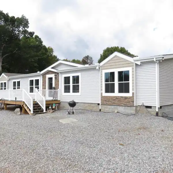 SPECIAL 10-PLUS-ACRE RETREAT