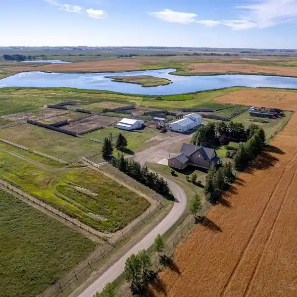 IDYLLIC SEVEN-ACRE PROPERTY