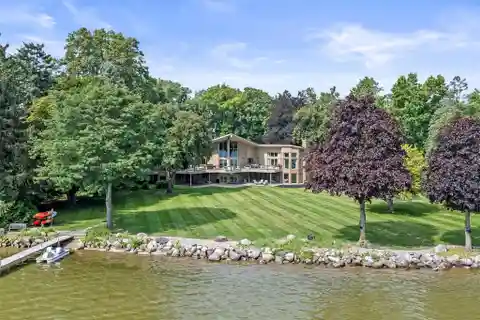 Privacy and Prestige on Orchard Lake