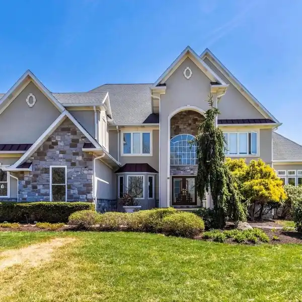 EXPANSIVE ESTATE WITH STUNNING RURAL SERENITY