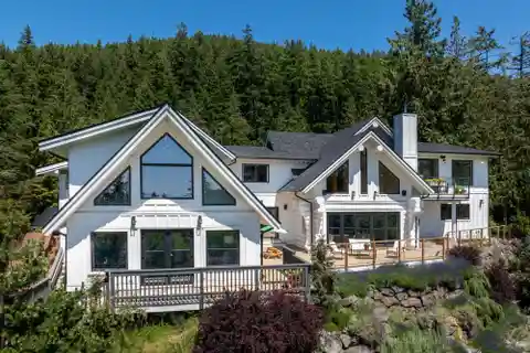 Exceptional Country Estate of Nearly Ten Acres