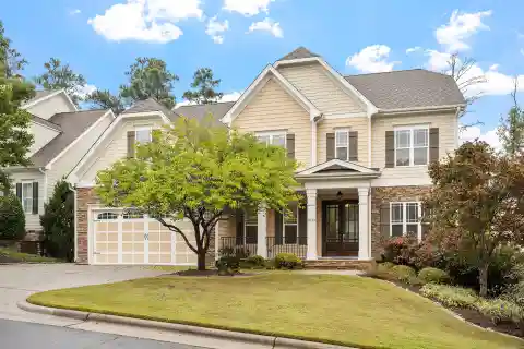 Custom-Built Luxury Residence in a Desirable Neighborhood