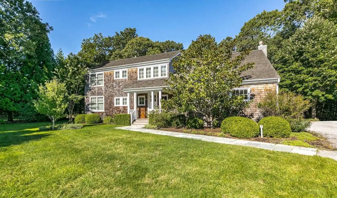 Summer Farmhouse in the East Hamptons