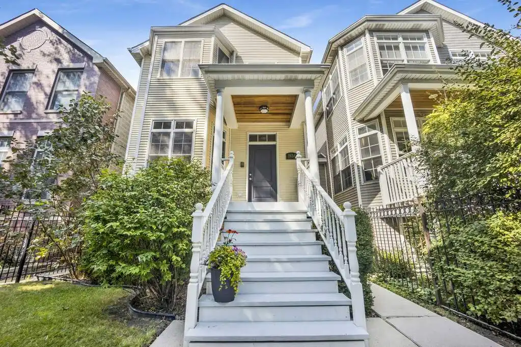 Distinguished Residence in Prime Roscoe Village Location