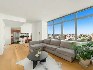 Spacious Residence in 5th on the Park