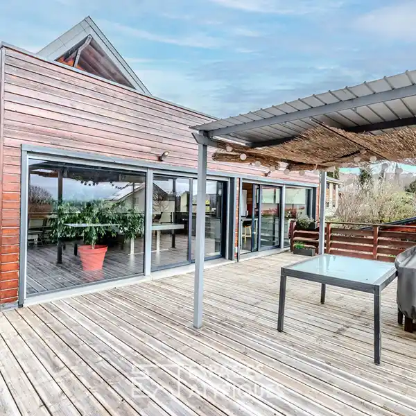 CONTEMPORARY VILLA WITH STUNNING ALPINE VIEWS