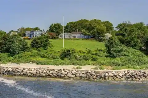 Superlative Slice of Coastal Living