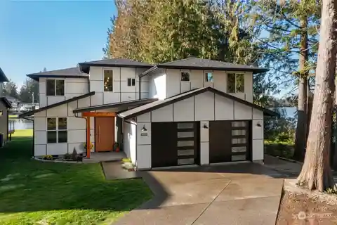 Stunning Oasis on Lake Tapps