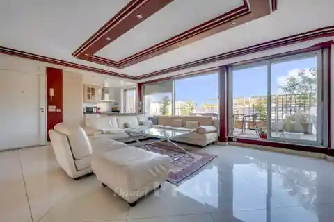 Magnificent Top-Floor Apartment