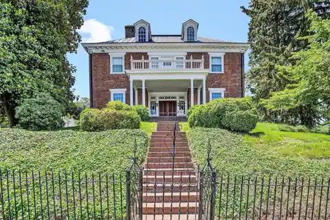 Timeless Roanoke Beauty on Triple Lot