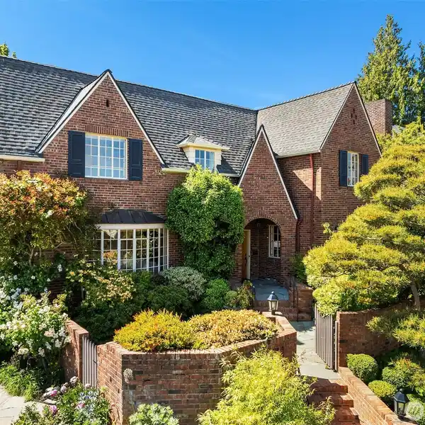1930 TUDOR IN THE HEART OF LAURELHURST