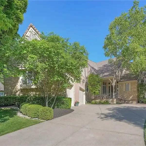 IMPRESSIVE COUNTRY FRENCH VILLA