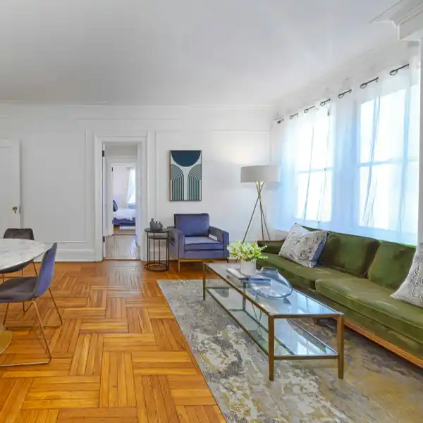 RIVERSIDE DRIVE TOP FLOOR CLASSIC THREE BEDROOM