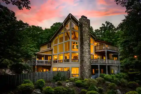 Exquisite Estate on 6.76 Acres