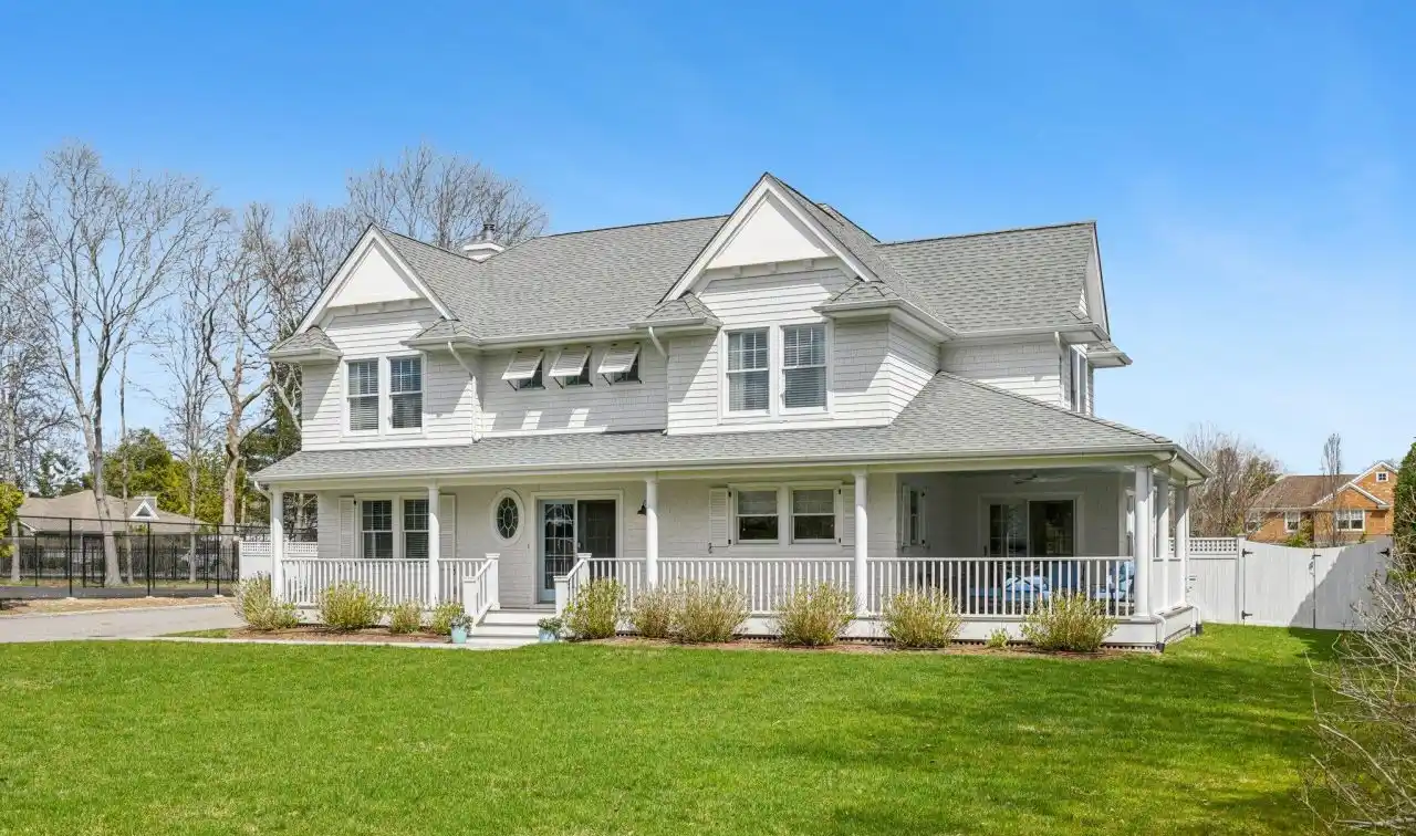 Perfect Blend of Comfort and Coastal Elegance