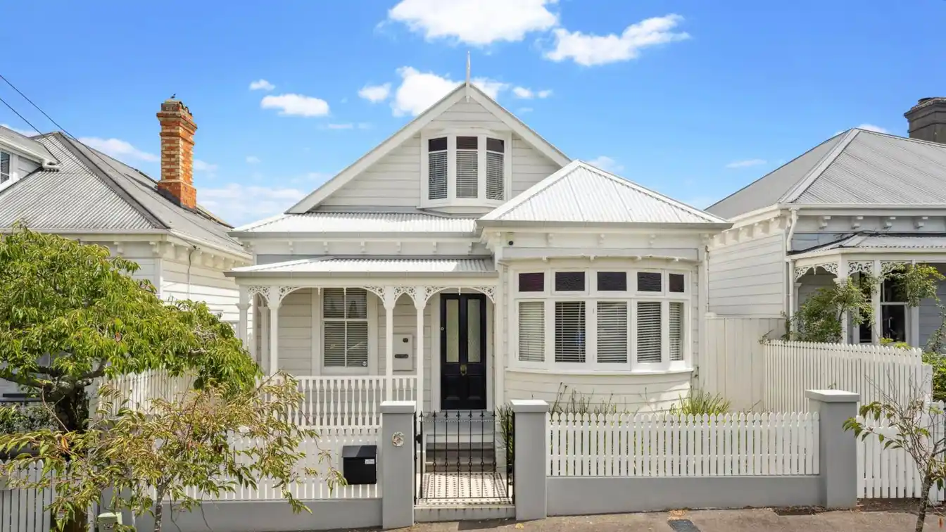 Beautifully Updated and Extended Residence