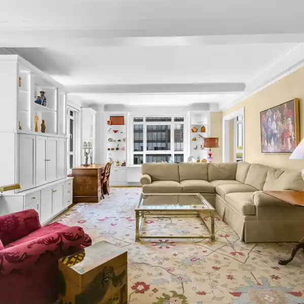 STUNNING EAST RIVER VIEW RESIDENCE