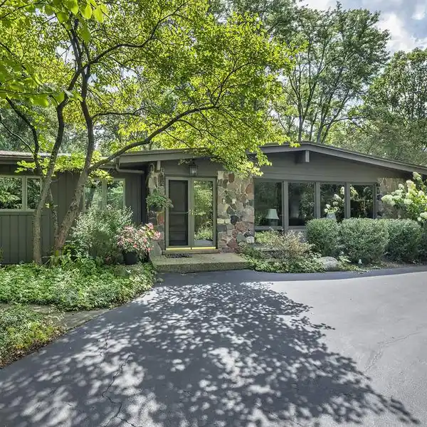 STUNNING CALIFORNIA CONTEMPORARY RANCH ON ONE ACRE