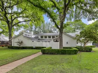 Ultra-chic Fort Worth Home with Pool & Greens