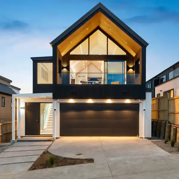 CONTEMPORARY RESIDENCE CRAFTED BY AWARD-WINNING ARCHITECT