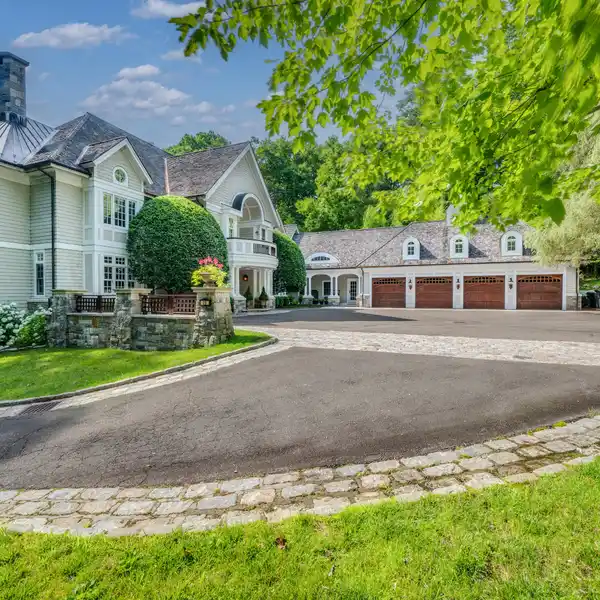 LUXURIOUS BACK COUNTRY ESTATE
