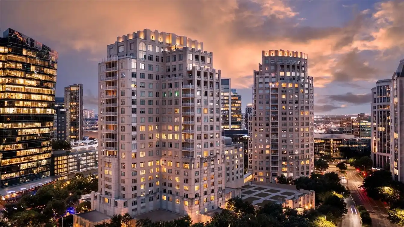 Sophisticated Sub-penthouse at the Ritz-carlson Residences