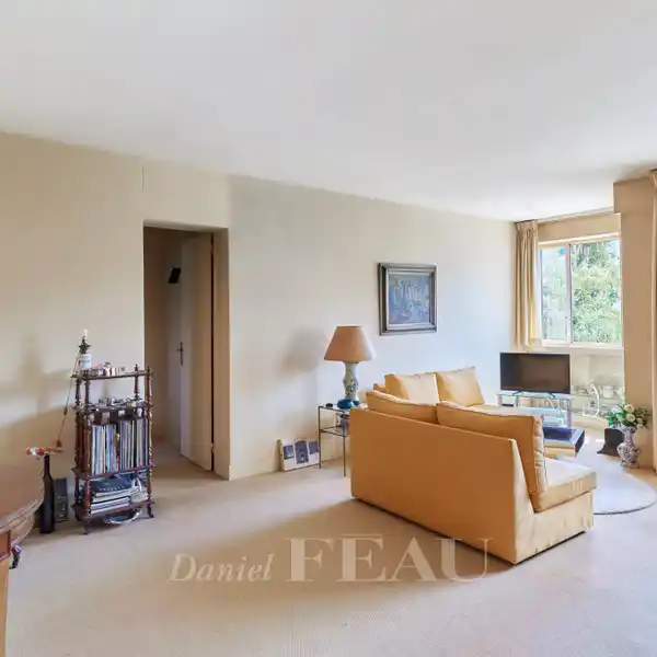 QUIET FIRST FLOOR APARTMENT