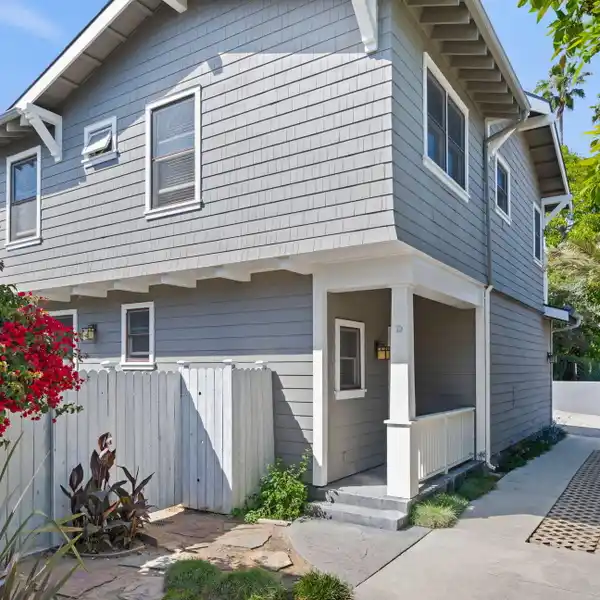 CHARMING CRAFTSMAN TOWNHOUSE WITH PRIVATE GARDEN