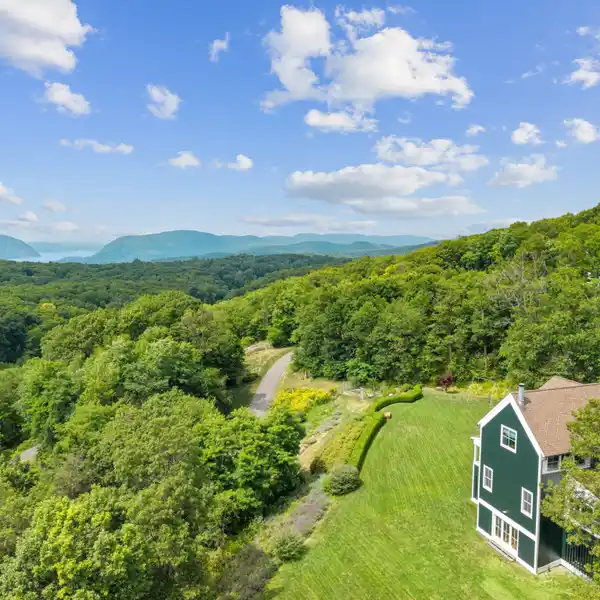 WOODED RETREAT MEETS MODERN COMFORT