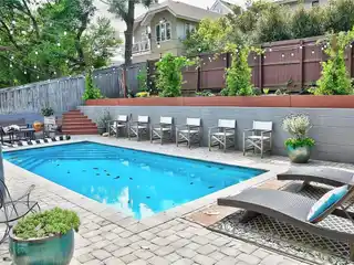 A Bit of Paradise One Block to the Ocean